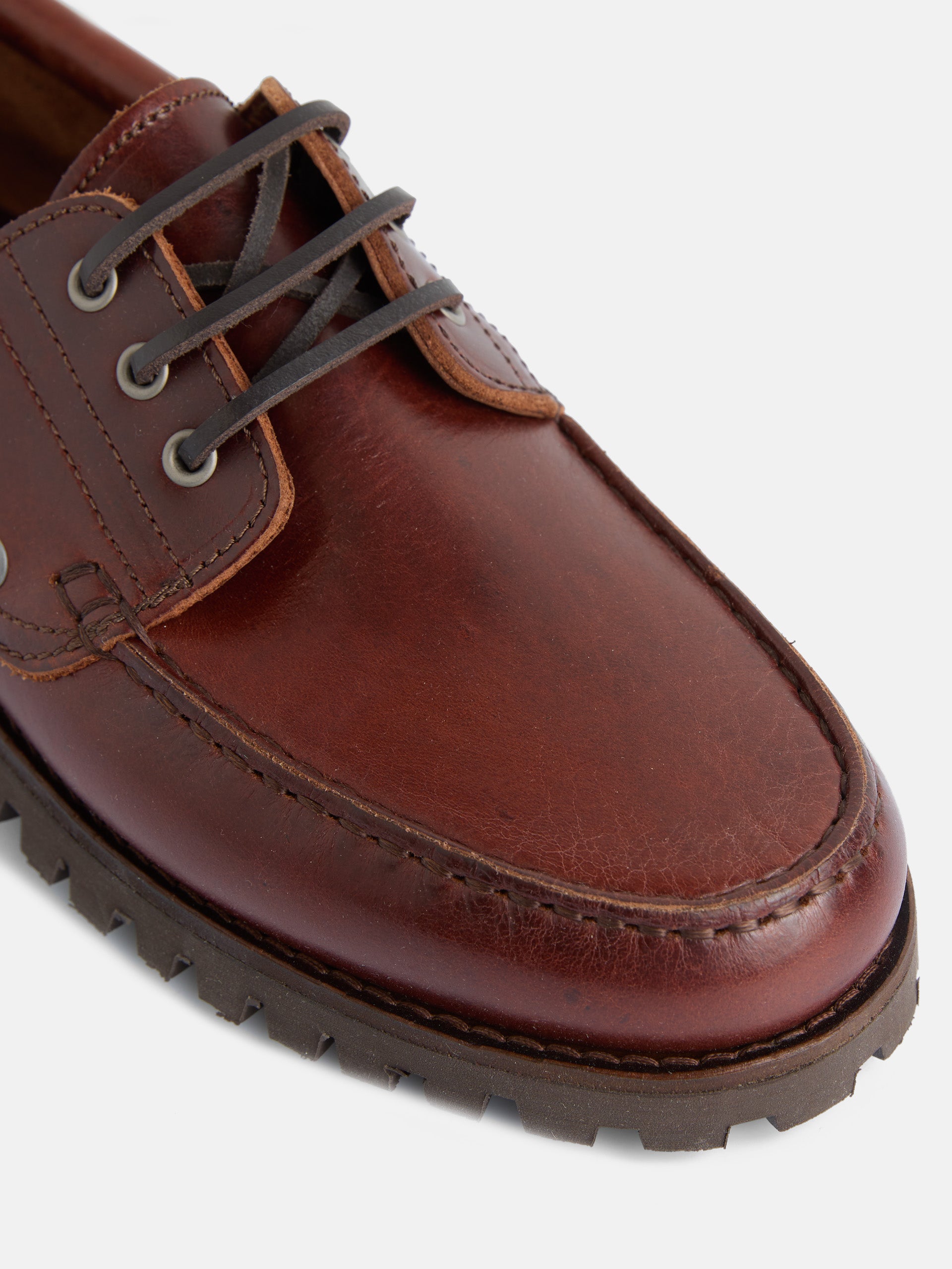 Zapato nautico clasico marron