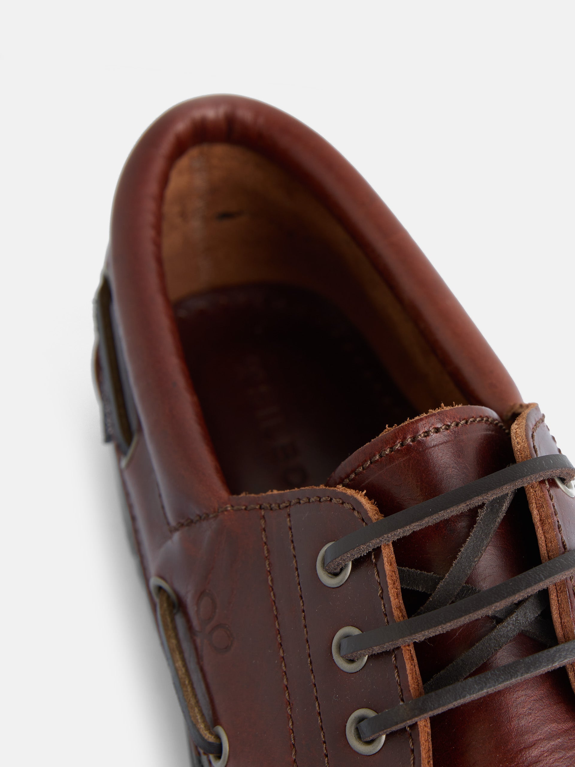 Zapato nautico clasico marron