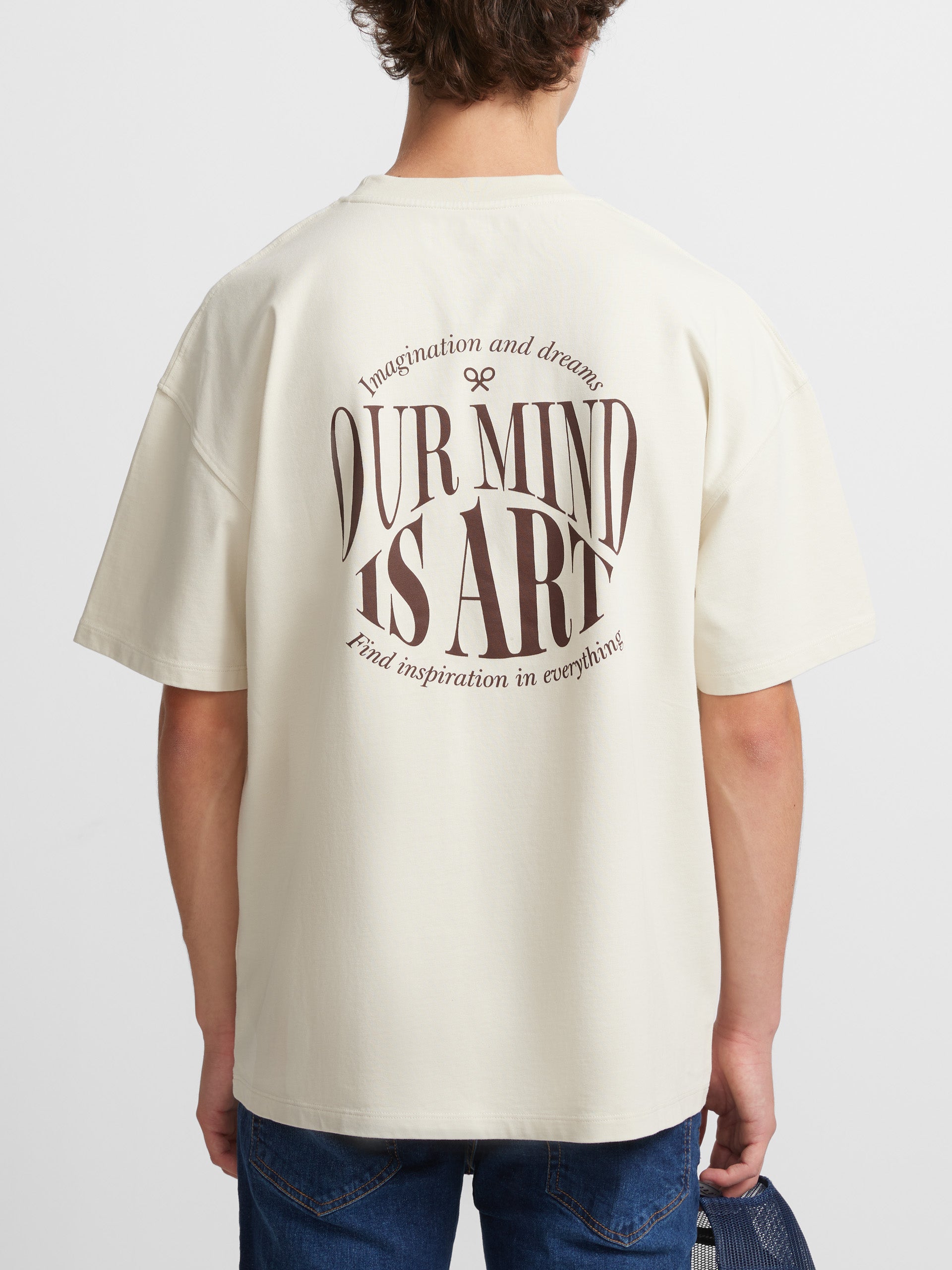 Camiseta special fit our mind is art crema