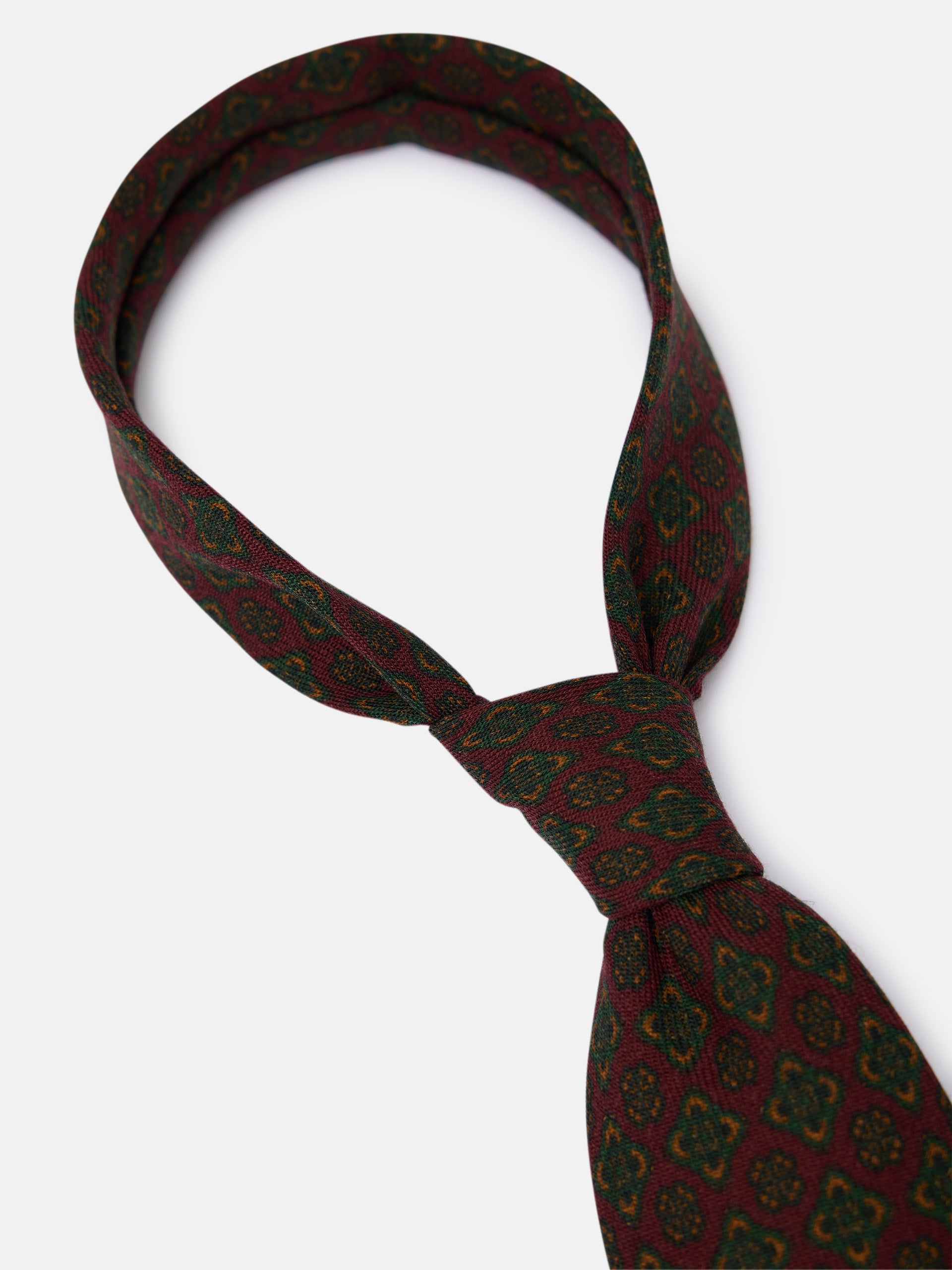 Corbata geometrica floral burdeos