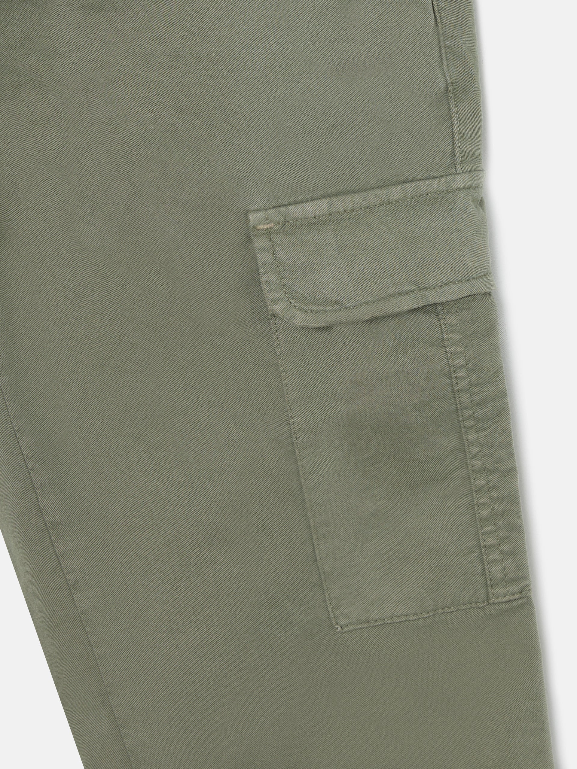 Pantalon sport cargo style verde