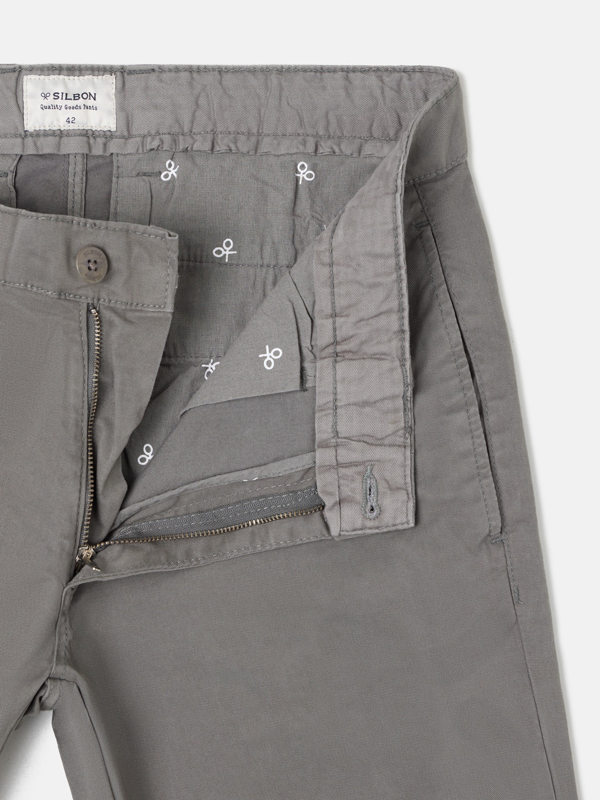 Pantalon sport chino gris oscuro