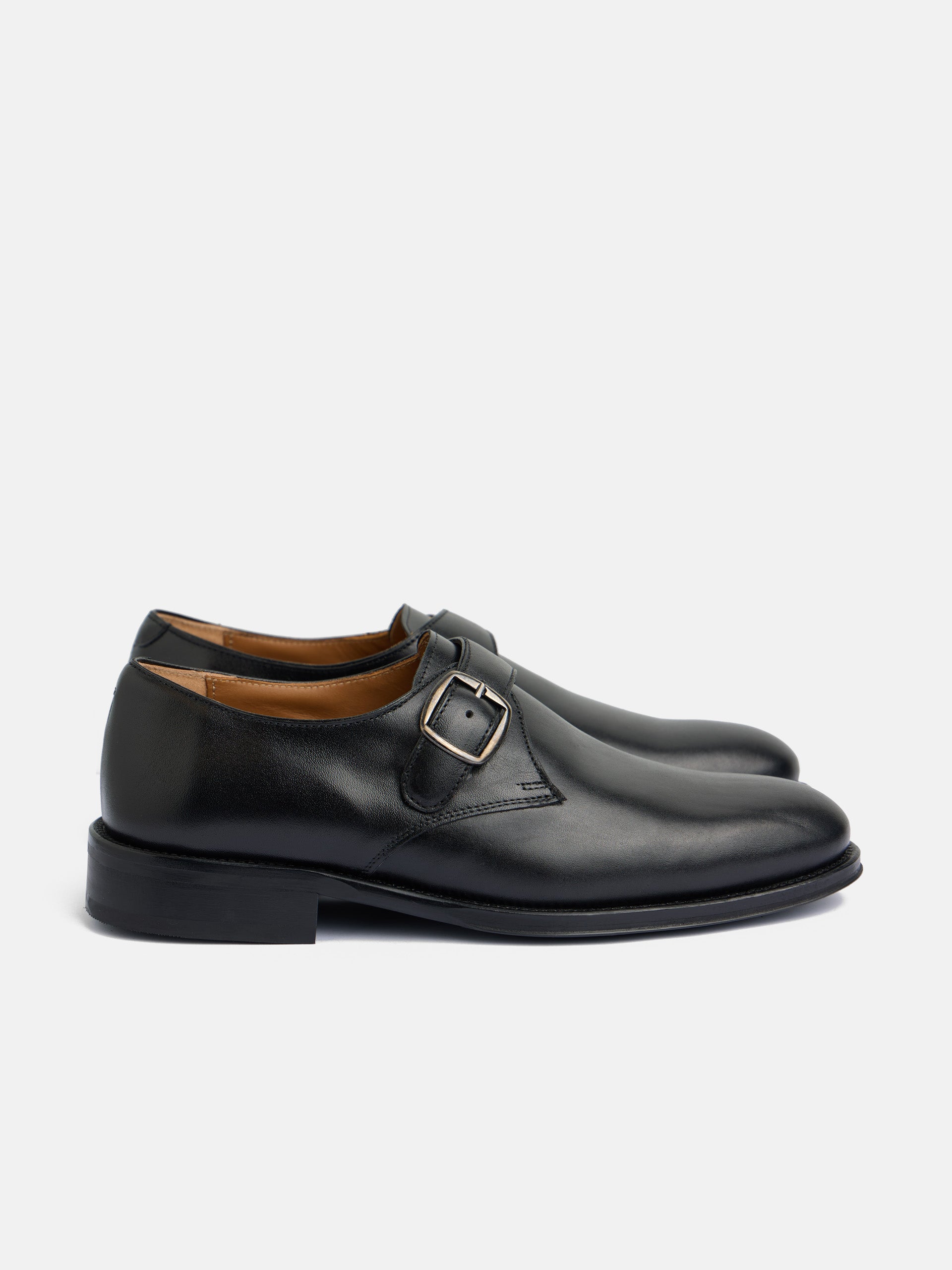 Zapato hebilla piel negro