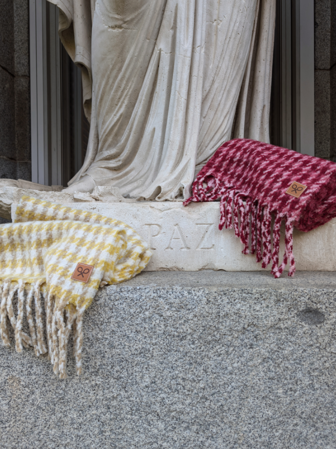 Pink houndstooth scarf